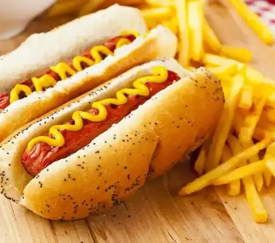 ساندویج  هات داگ رستوران رنزو در ولیعصر تبریز