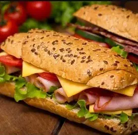 ساندویچ ژامبون رستوران رنزو در ولیعصر تبریز