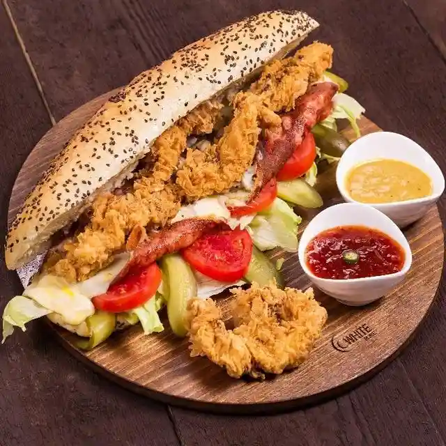 ساندویج هات داگک ویژه رستوران رنزو در ولیعصر تبریز