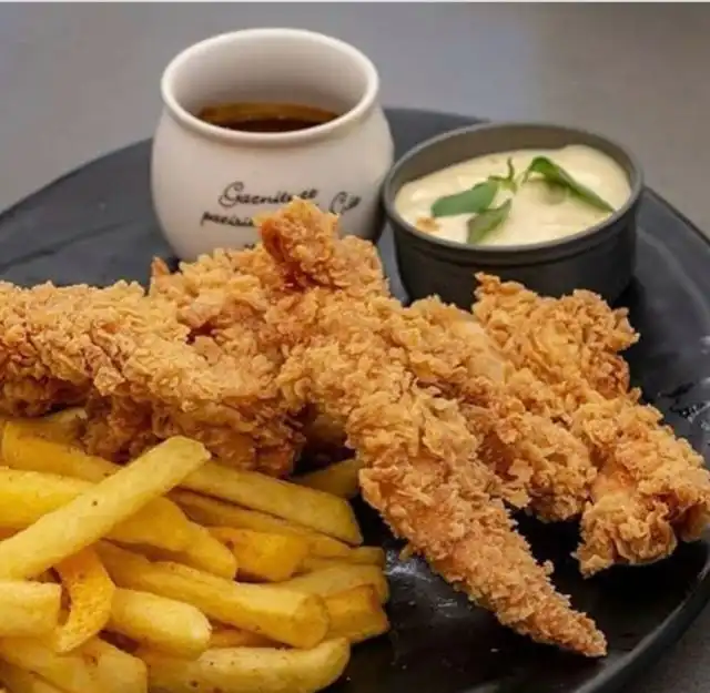 استریپس 3 تکه رستوران رنزو در ولیعصر تبریز